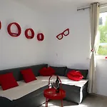 Ema مالينسكا