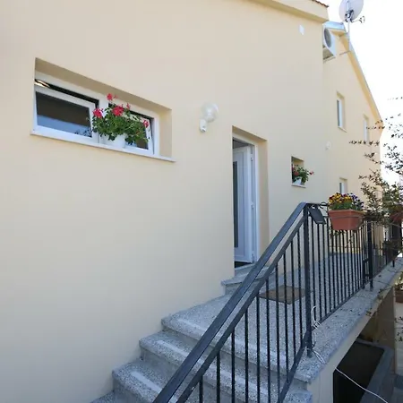Apartment Ema *
