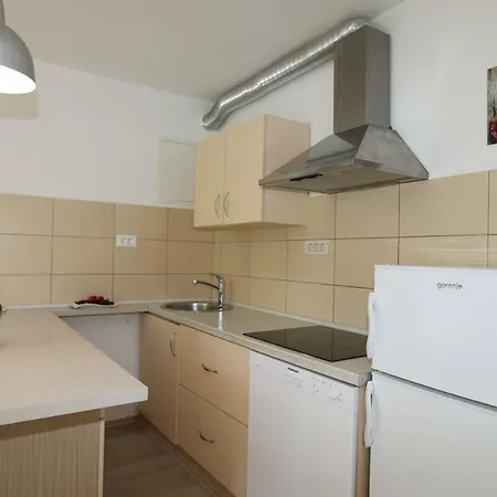 Ema Apartment *